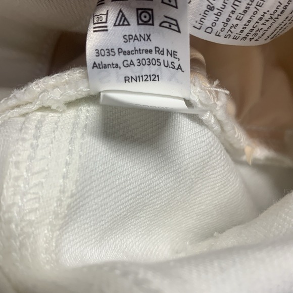 Spanx Jeans Women's White Distressed Ankle Slim Raw Hem Pull On 20229R - Size XS - Picture 13 of 13